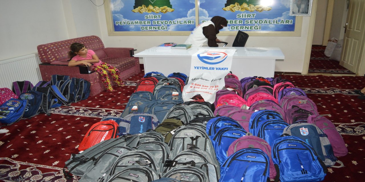 Yetimler Vakfı’ndan 120 yetim aileye kırtasiye yardımı