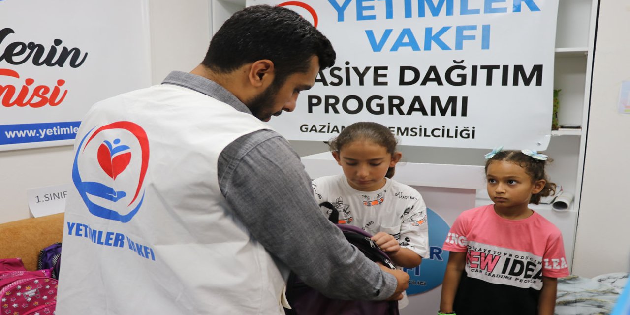 Yetimler Vakfı'ndan Gaziantep'te onlarca yetim öğrenciye kırtasiye desteği