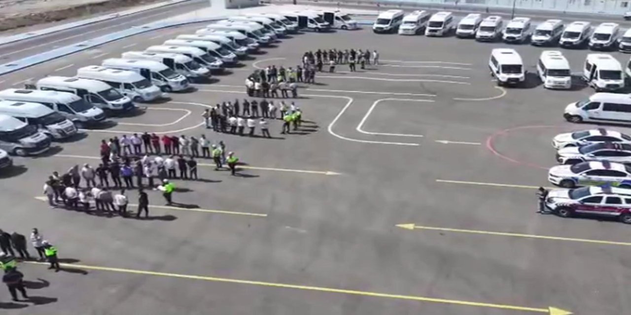 Batman'da okul servislerine denetim ve bilgilendirme toplantısı