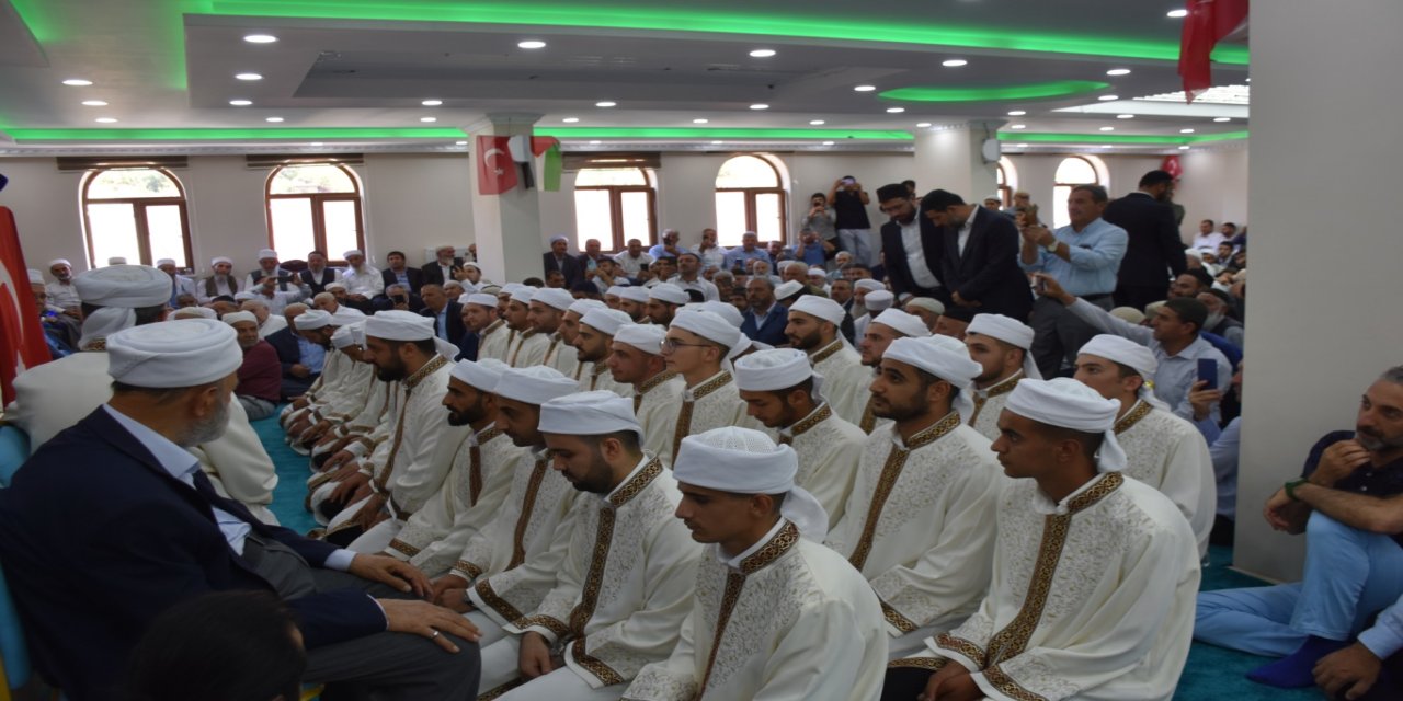 Bitlis'te icazet merasimde eller Gazze için semaya kalktı