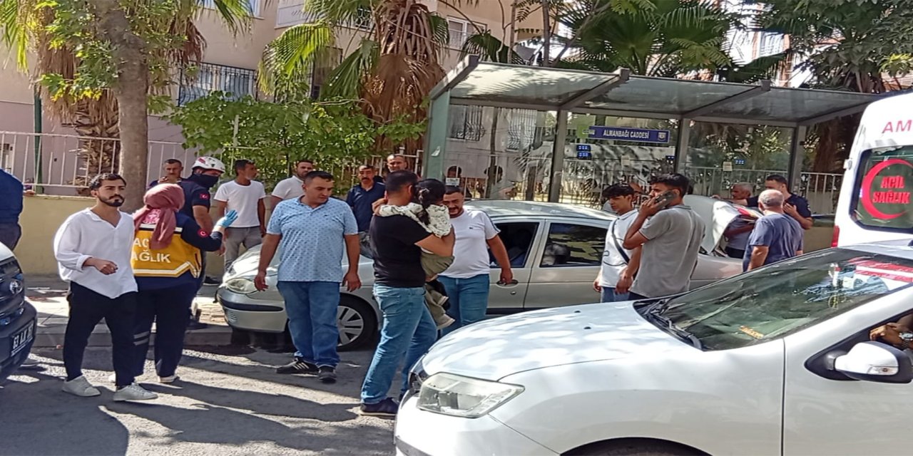 Kontrolden çıkan otomobil durağa daldı: 8 yaşındaki çocuk hayatını kaybetti