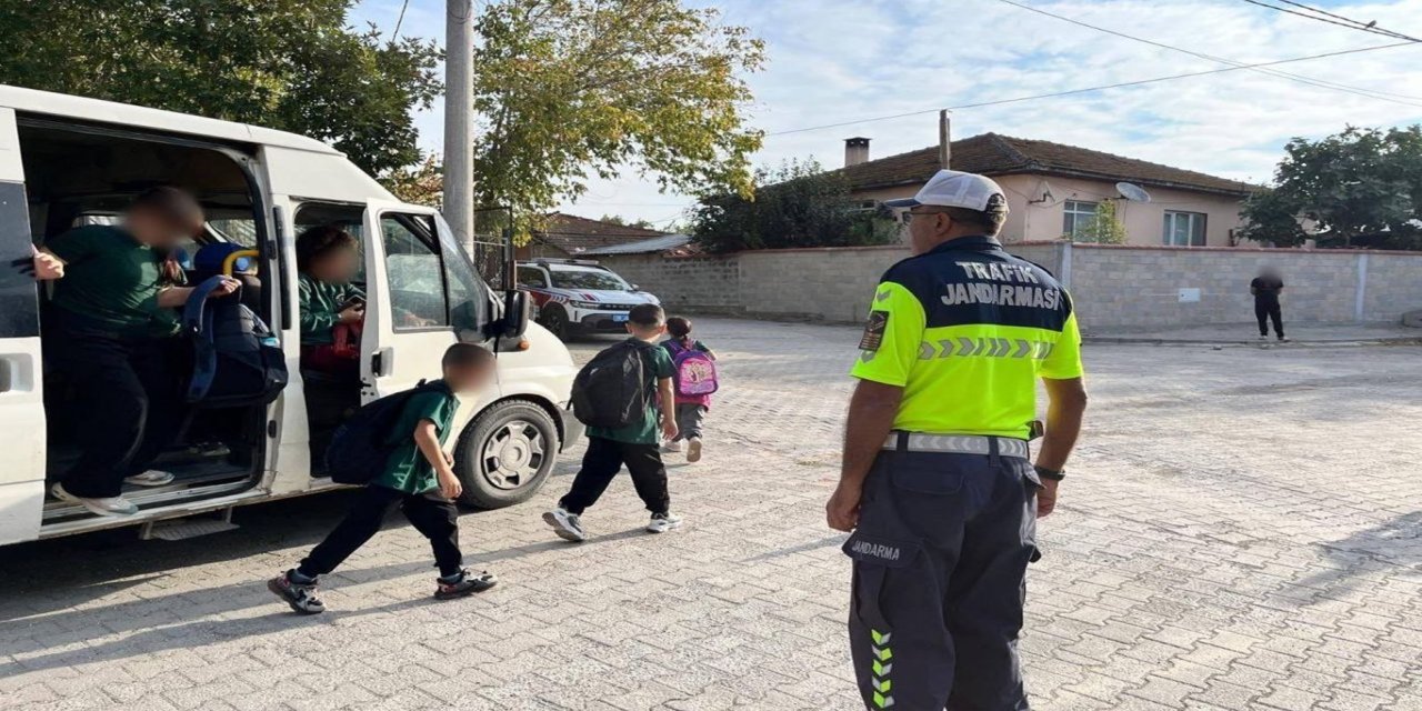 Bursa'da okul önlerinde denetim: 11 şahıs yakalandı