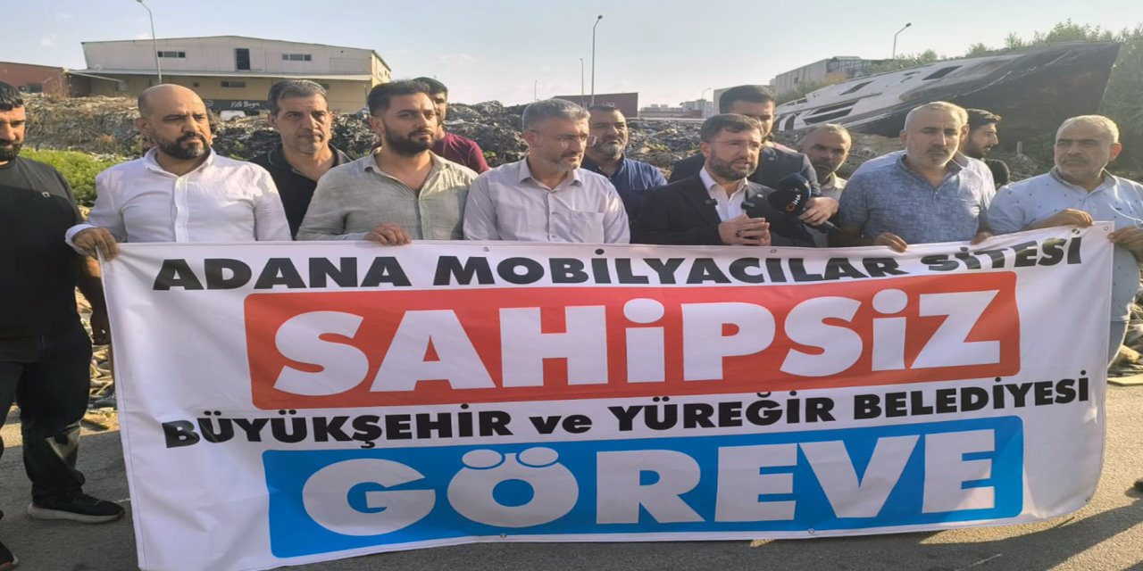 Adana Mobilyacılar Sitesi esnafı, çöp ve altyapı sorunlarına tepki gösterdi
