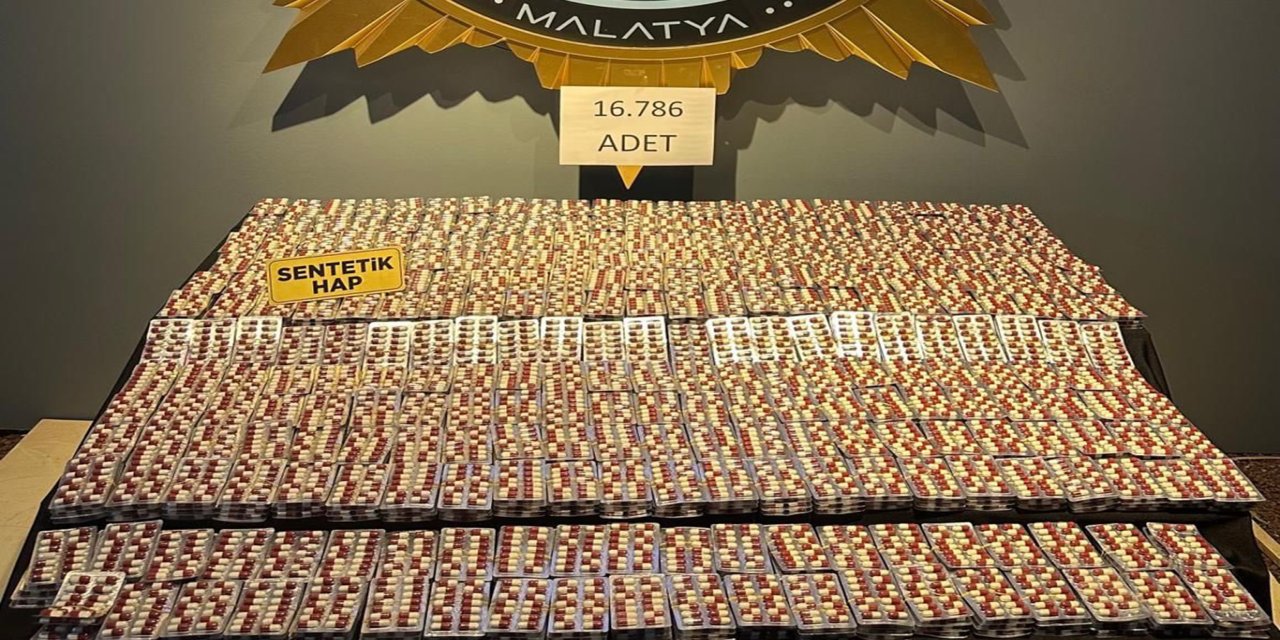 Durdurulan araçtan binlerce sentetik uyuşturucu çıktı