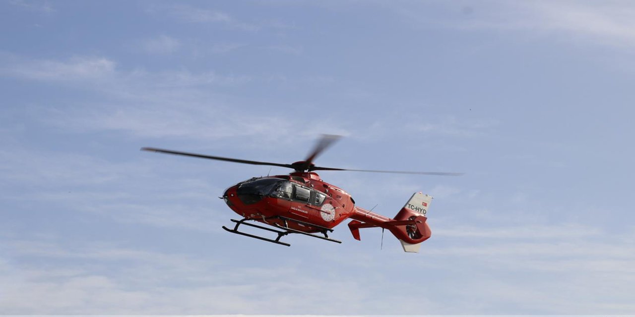 Kalp krizi geçiren yaşlı kadın helikopter ambulans ile sevk edildi