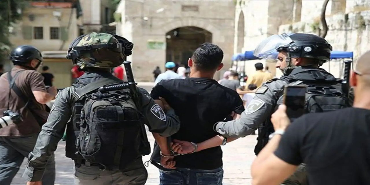 Batı Şeria'da evler basıldı, gençler esir alındı