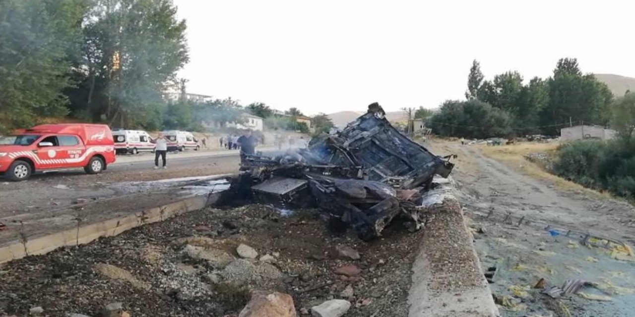 Otobüs ile çarpışan tır alev alev yandı: 1 yaralı