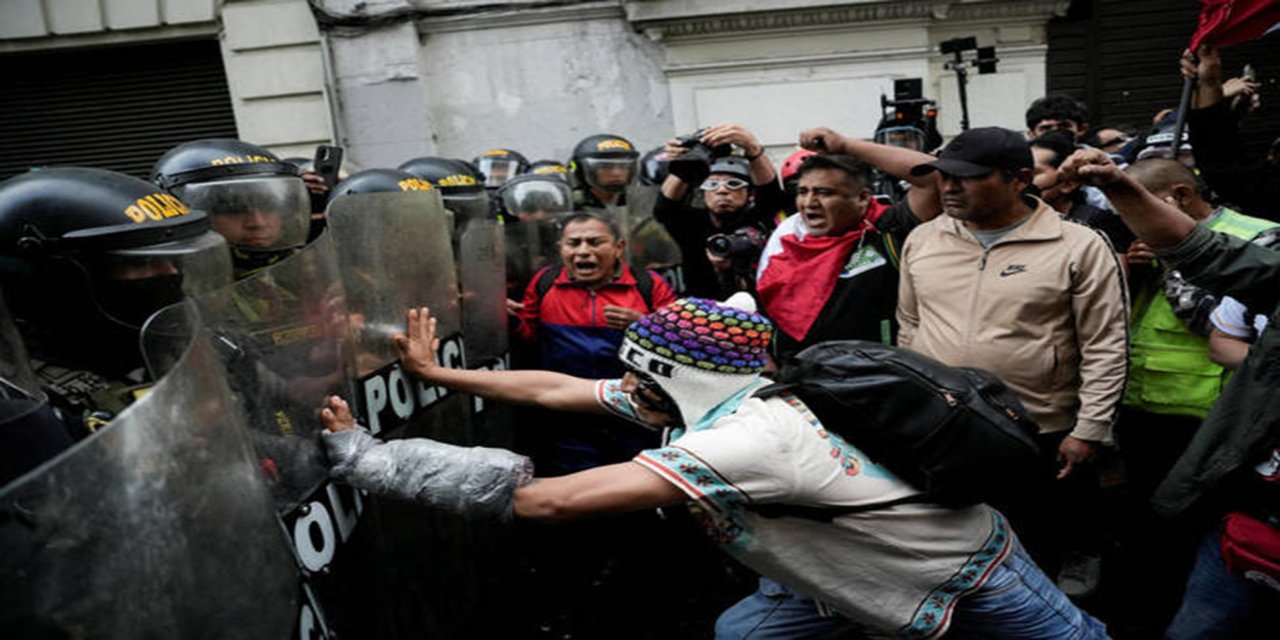 Filipinler'de sokaklar karıştı, binlerce kişi protesto için bir araya geldi