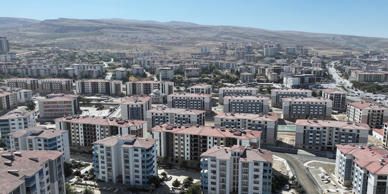 Malatya Valisi Yavuz'dan depremzedelere anahtar teslimi müjdesi