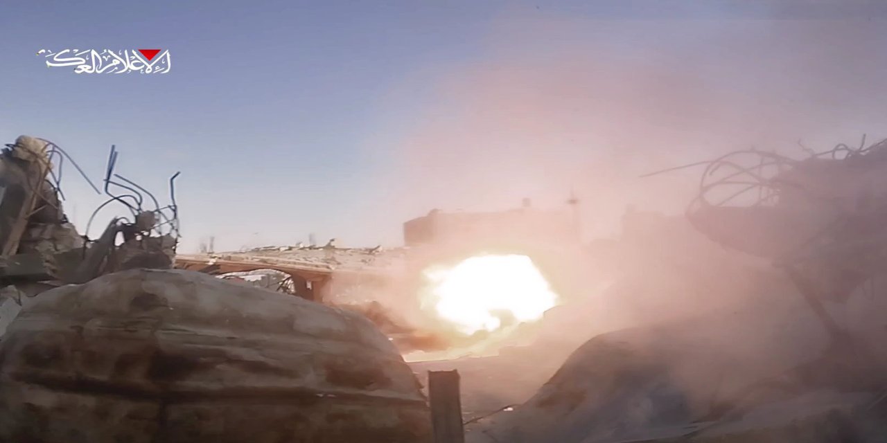 Kassam, Batı Gazze'de siyonist tank ve iş makinesini vurdu