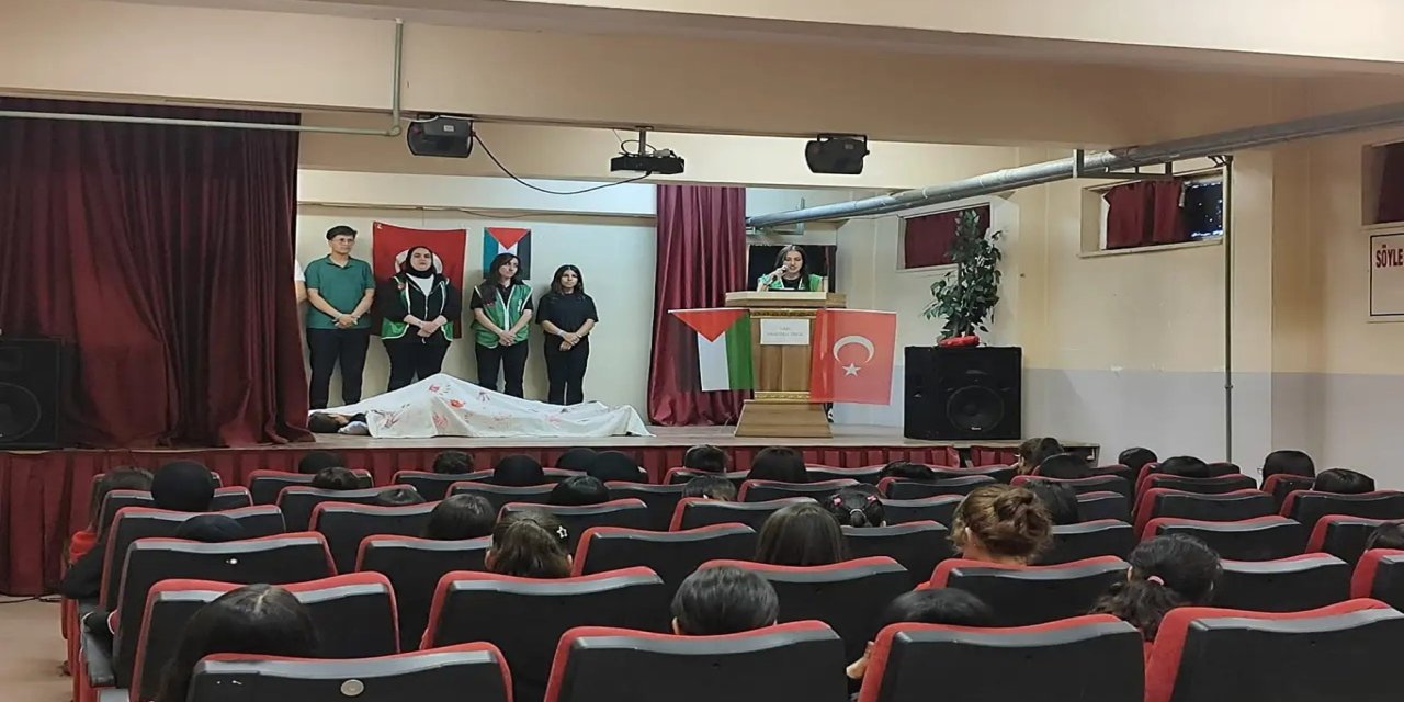 Gazi Anadolu Lisesi’nde “Mavi Kurdele” ile Gazze’ye duyarlılık