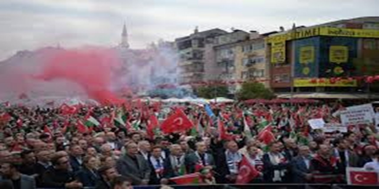 Filistin ve Sumud'a destek için duyarlı vatandaşlar Kocaeli de bir araya geldi.