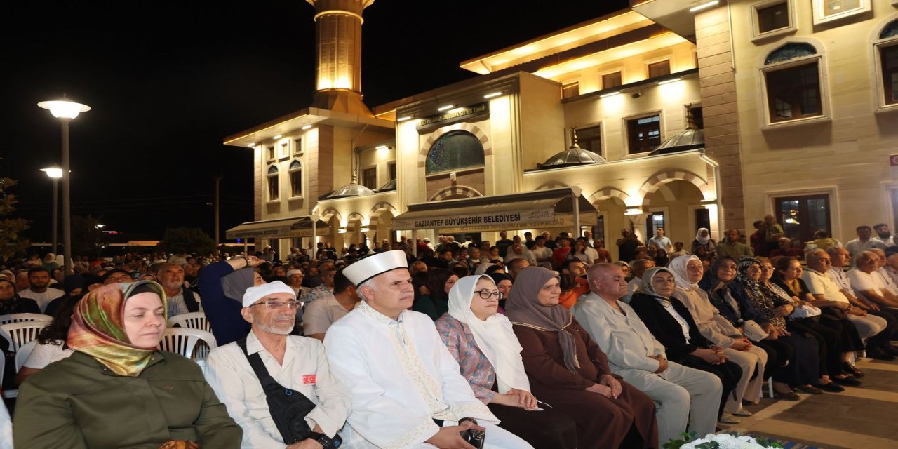 Gaziantep’te 41 yıllık evli çiftler umreyle ödüllendirildi