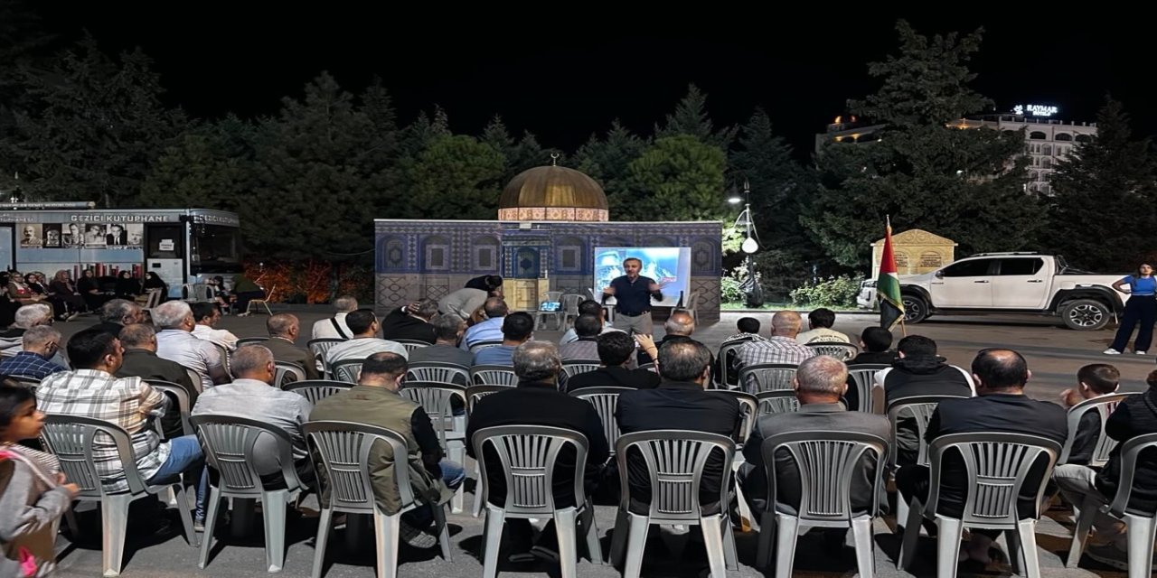 Mardin halkı Sumud Filosu için meydanlarda bir araya geldi