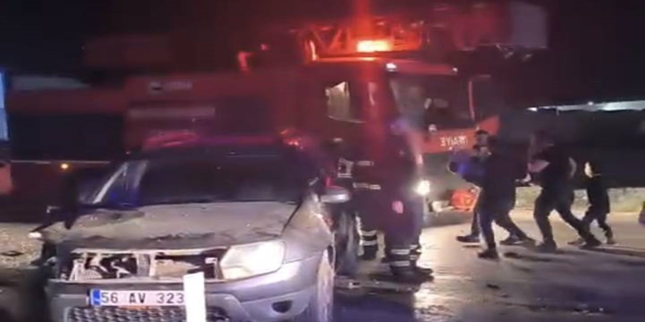 Batman OSB yolunda İki araç çarpıştı, 10 kişi yaralandı