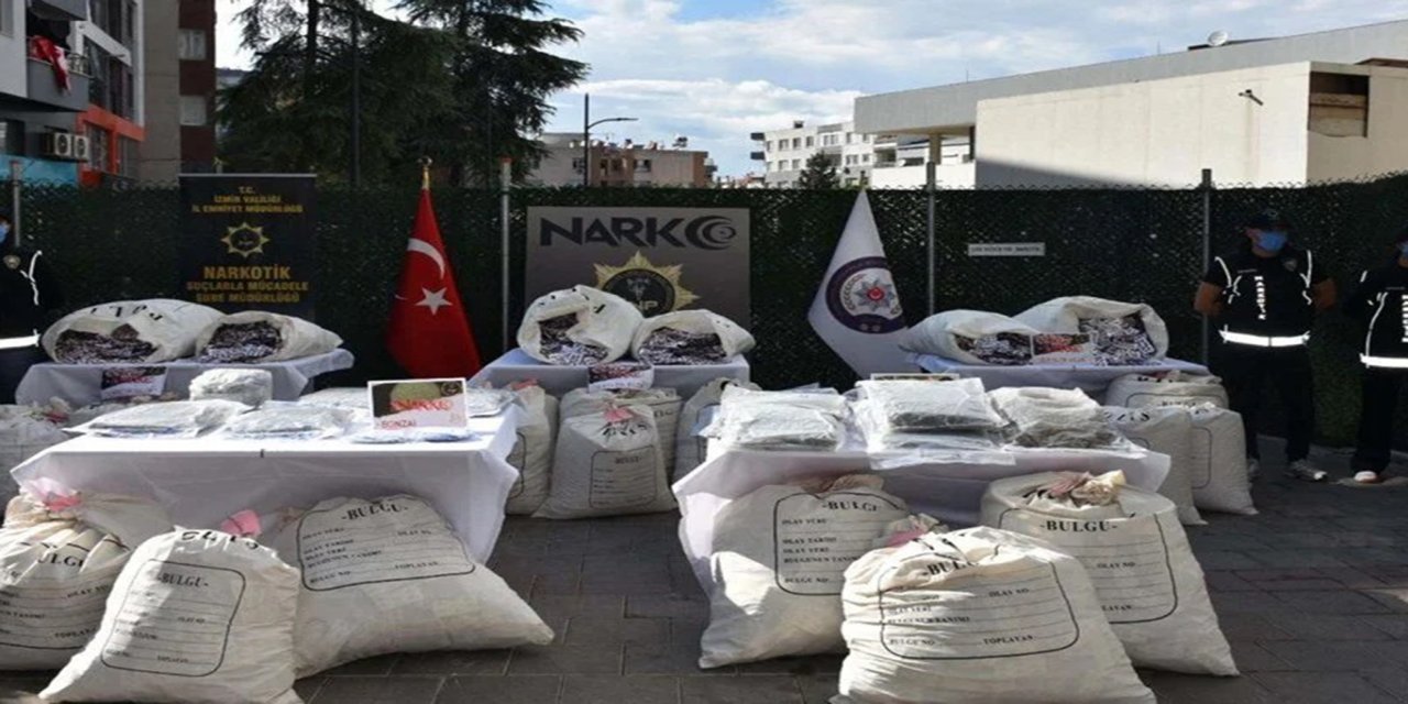 İzmir'de 881 bin 800 sentetik hap ele geçirildi