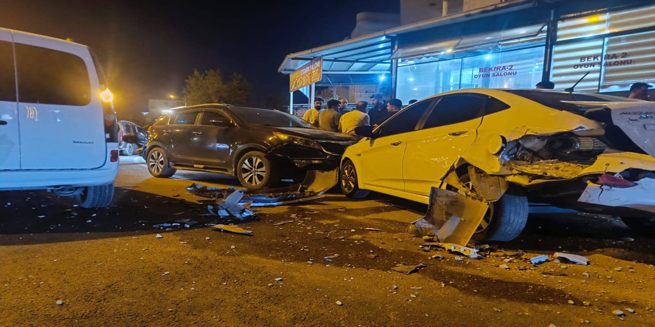 Batman’da 3 aracın karıştığı maddi hasarlı kaza