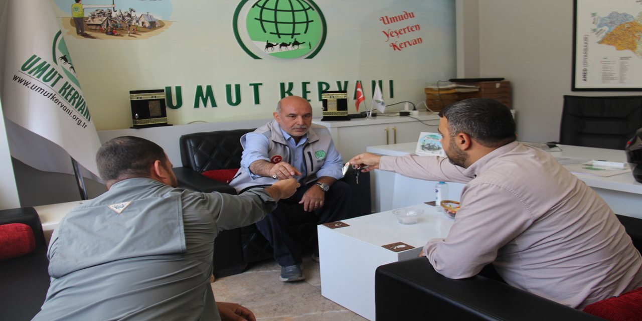 Hayırda yarışanlar: Biri motosikletini biri bisikletini Gazze'ye bağışladı