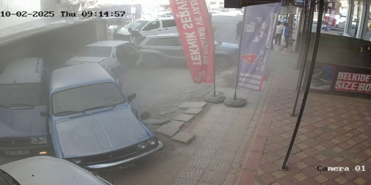 Malatya'da 16 aracın karıştığı zincirle trafik kazası güvenlik kamerasında