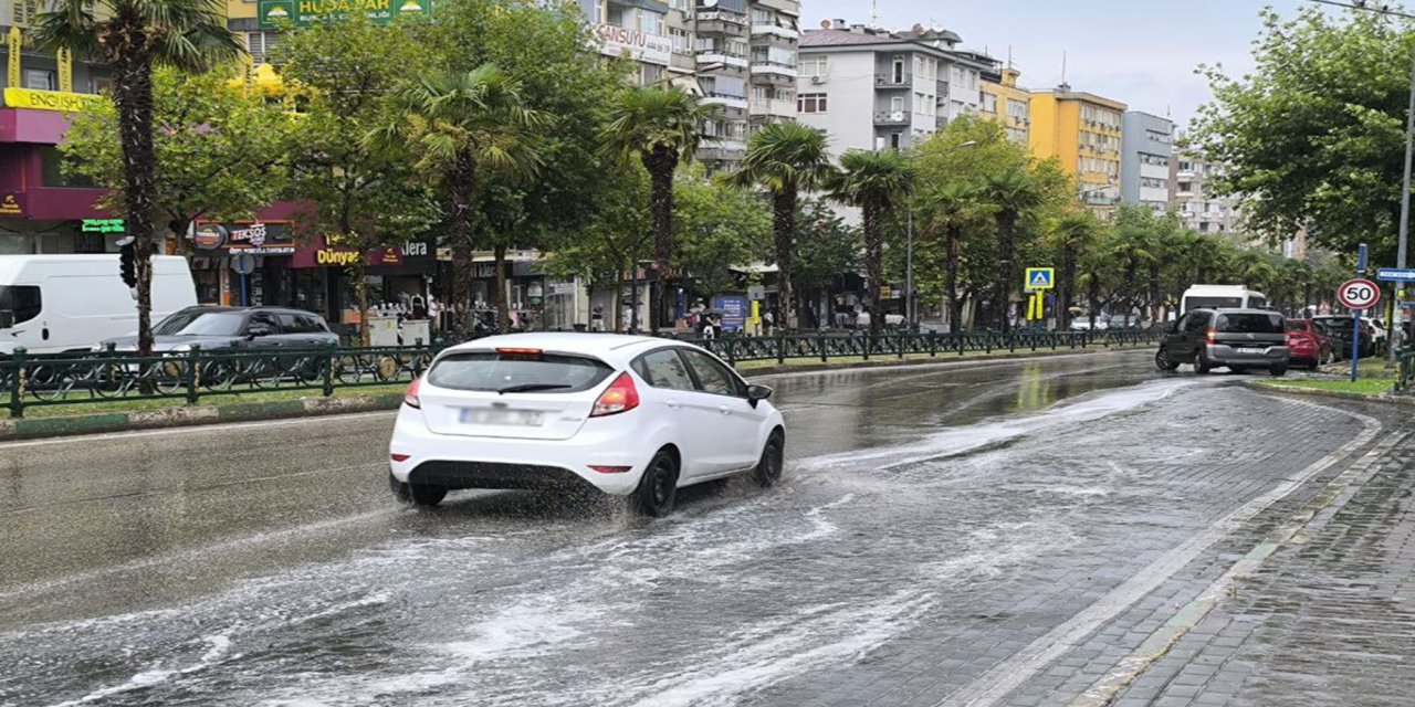 Meteoroloji'den 11 kente kuvvetli yağış ve rüzgâr uyarısı