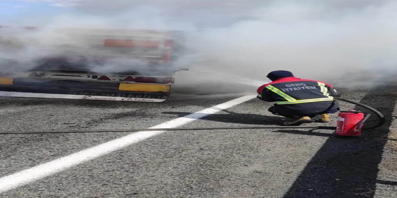 Seyir halindeki tır'da çıkan yangın maddi hasara yol açtı
