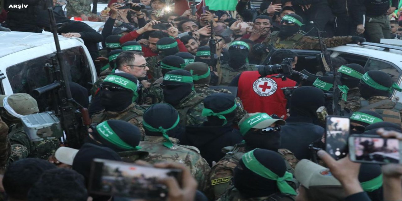 HAMAS, 7 esiri Kızılhaç'a teslim etti