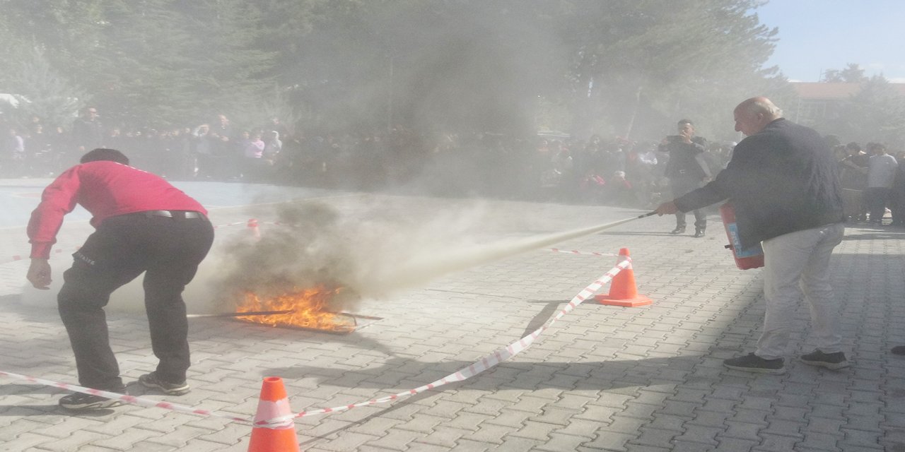 Malatya'daki okullarda eş zamanlı tahliye tatbikatı yapıldı