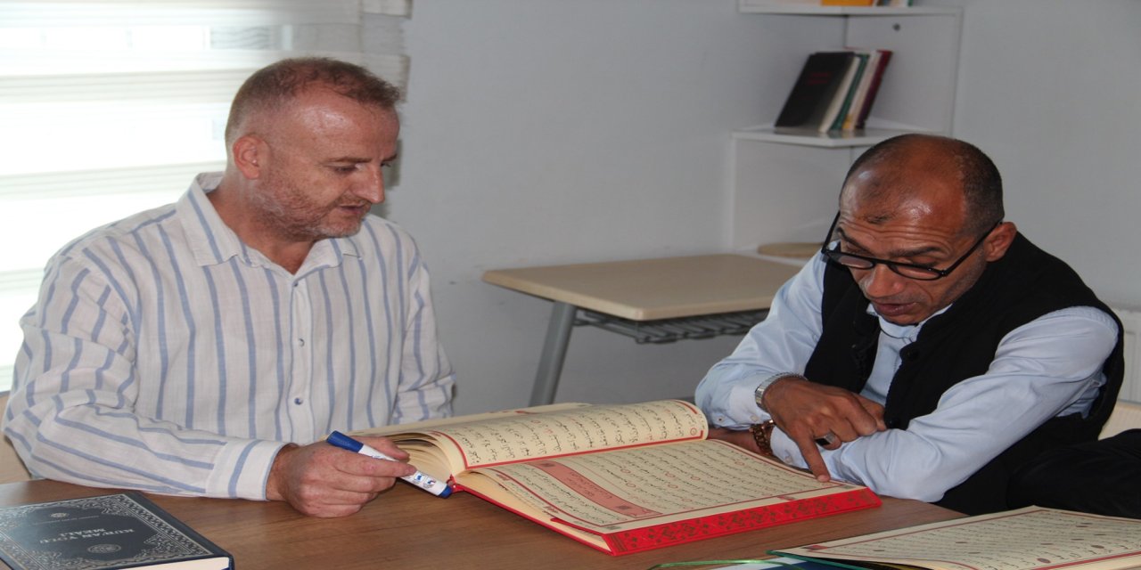 47 yaşındaki Metin Yıldız, Kur'an sevgisiyle engelleri aştı