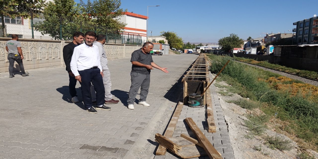Batman'da kaldırımı işgal eden duvar tepki çekti
