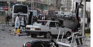 Hastane önünde bomba patlatıp "sivillere üzüldük" diyorlar!