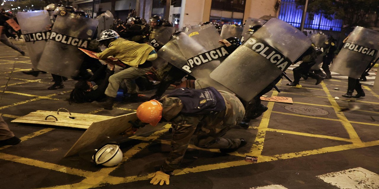 Peru'da hükümet karşıtı protesto: 1 ölü, 102 yaralı