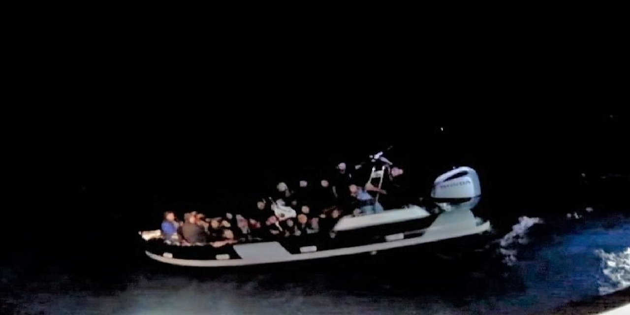 İzmir açıklarında 25 düzensiz göçmen kurtarıldı