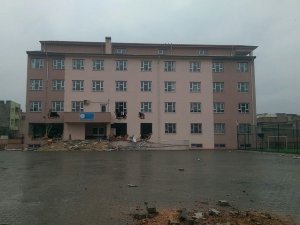 PKK’liler okulu tahrip etti