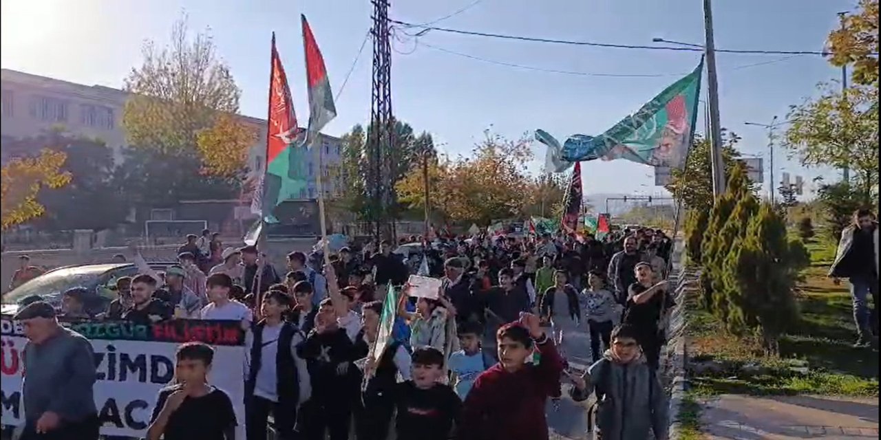 Ağrı'da Aksa Tufanı'na destek yürüyüşü düzenlendi