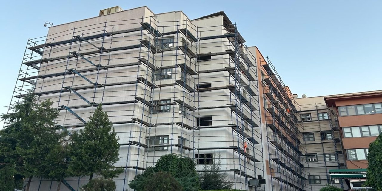 Batman Eğitim ve Araştırma Hastanesi'nde tadilat çalışmaları sürüyor