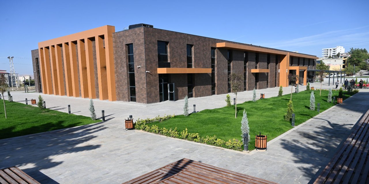 Vali Canalp: Batman, kütüphanecilikte Türkiye'ye örnek olacak