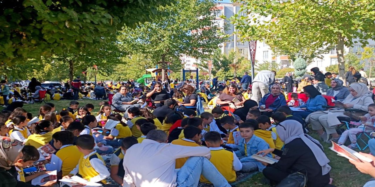 Batman'da ilkokuldan "Aile Yılı"na özel okuma etkinliği