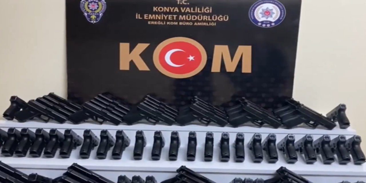 Konya’da polisin durdurduğu araçtan 100 ruhsatsız tabanca çıktı