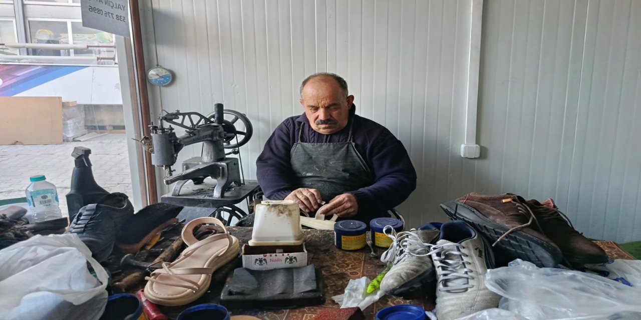 Gençlerin ellerinden telefon düşmüyor, zanaatkarlar ise çırak bulamıyor