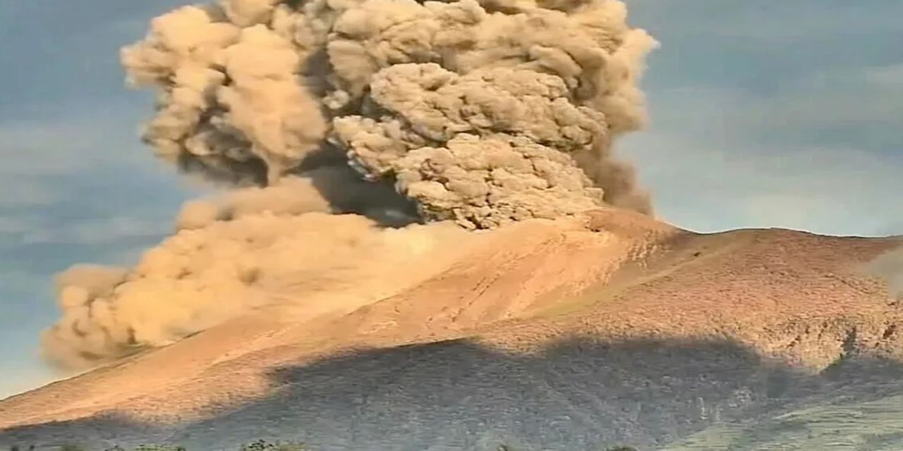 Filipinler'deki Kanlaon Yanardağı yeniden patladı