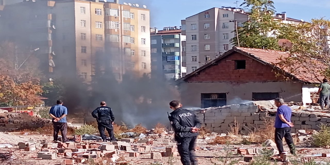 Konya'nın Karatay ilçesinde, kömürlükte yangın çıktı