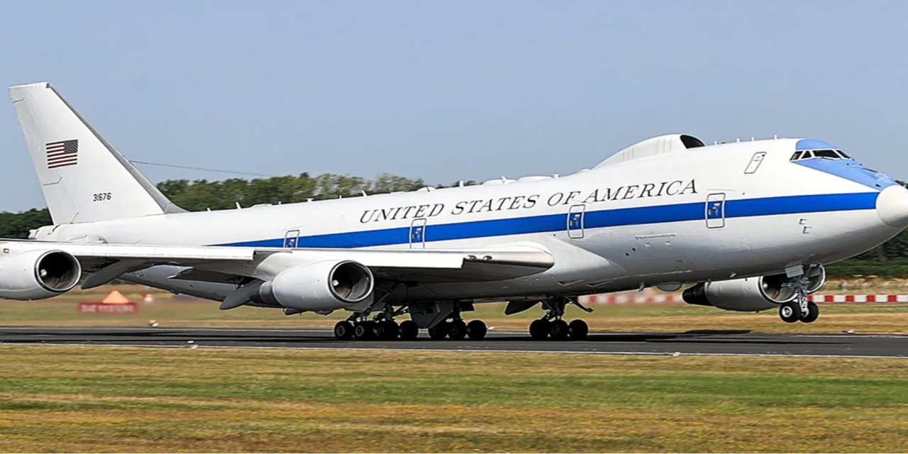 ABD'nin "kıyamet uçağı" Filipinler'e indi