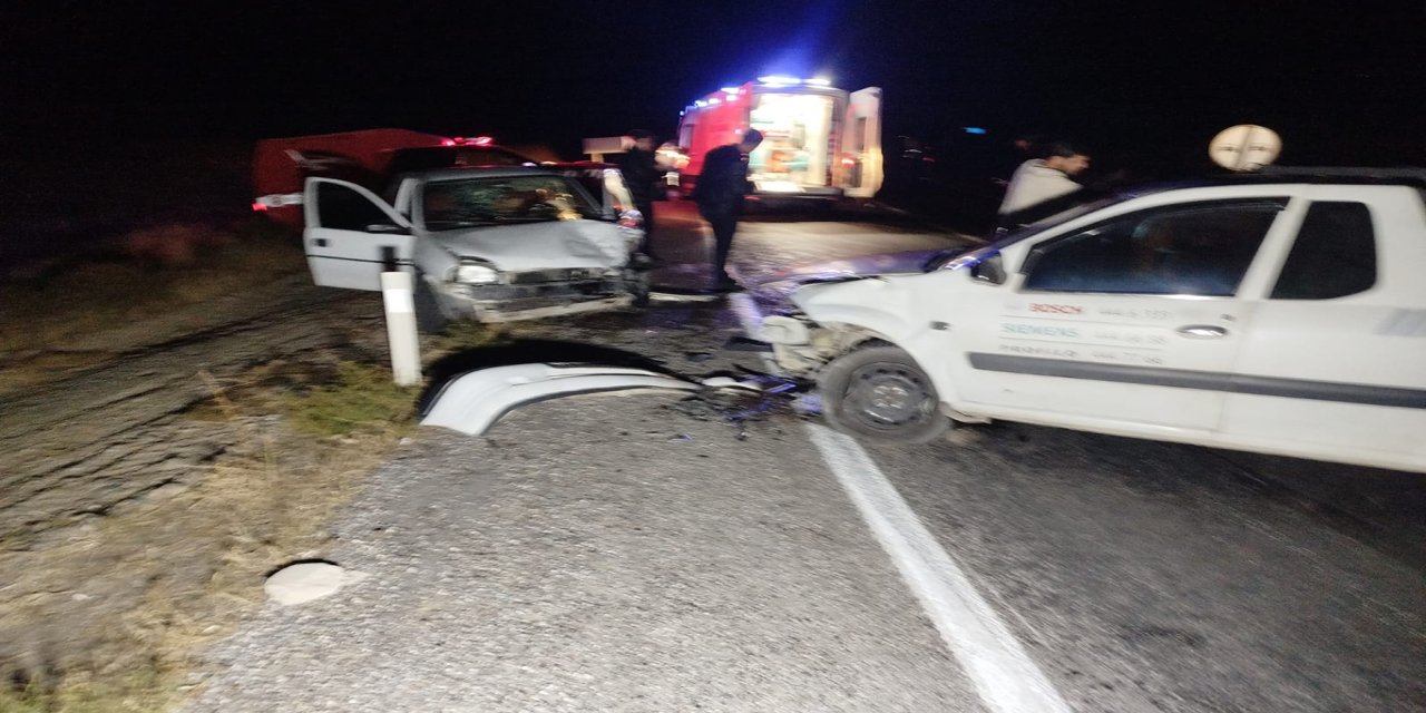 Malatya'da otomobiller kafa kafaya çarpıştı: 2 yaralı