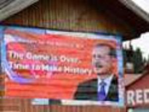 İncirlik'in girişine afiş: Oyun bitti