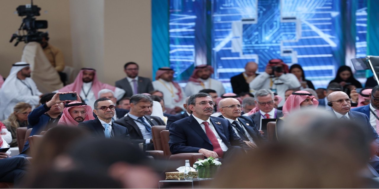 Cumhurbaşkanı Yardımcısı Yılmaz Riyad'da: Güvenilir bir üretim ve lojistik üssü olmayı sürdürüyoruz