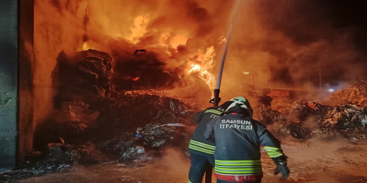 Samsun'da geri dönüşüm fabrikasında yangın
