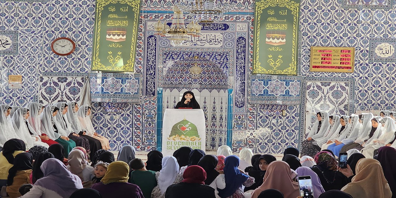 "Niyet ettim tesettüre Emrin başım üstüne" programı ile onlarca genç kız tesettürle tanıştı