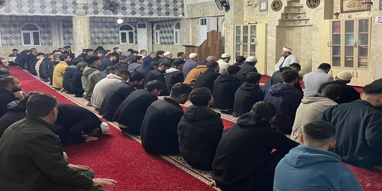 Siirt'te gençler sabah namazında buluştu