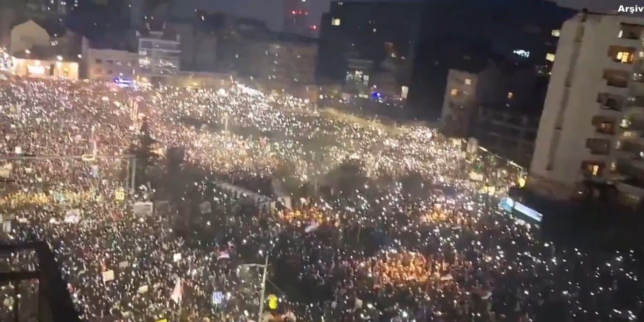 Belgrad’da siyasi gerginlik: Vučić destekçileriyle öğrenciler çatıştı, 37 gözaltı