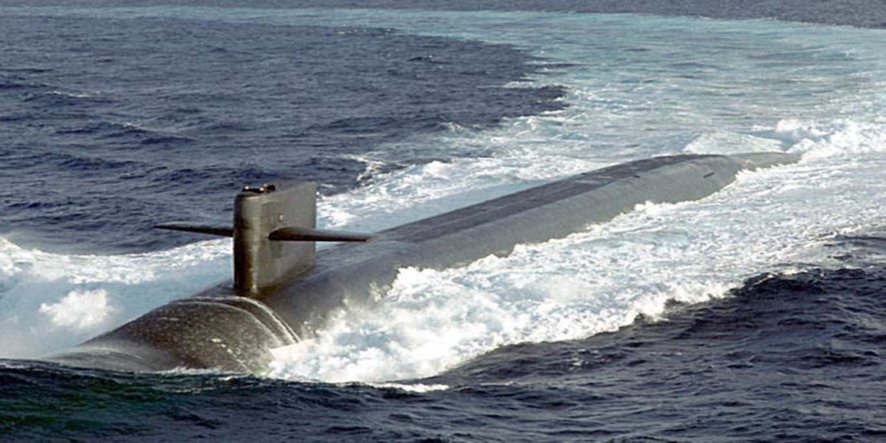 Atlantik'te 1,7 ton kokain taşıyan denizaltı ele geçirildi